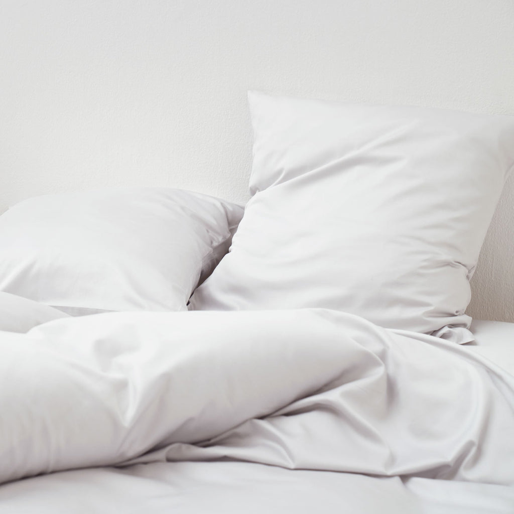 Drap housse en satin de coton égyptien 300 fils • Gris Galet