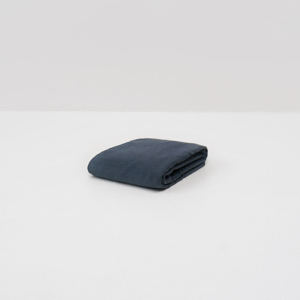 Drap plat lin lavé bleu orage francais haut de gamme maison Most